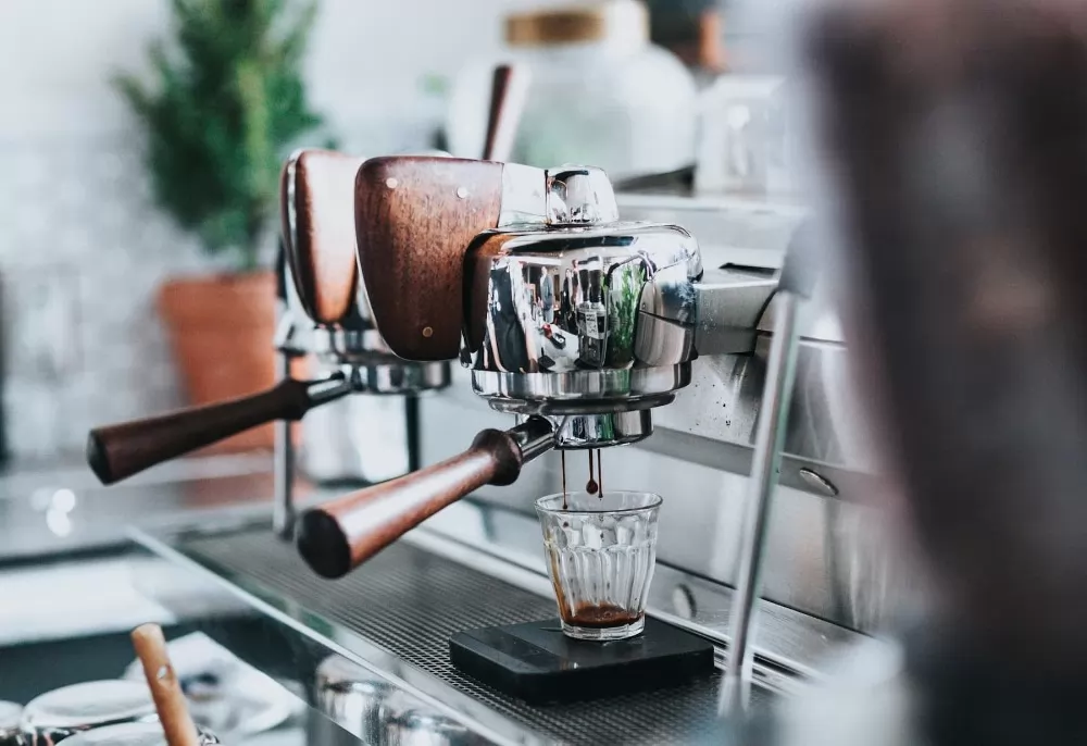 Πλαυινή όψη επαγγελματικής μηχανής Espresso - Εσπρέσσο καφέ